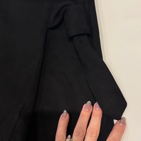 Black High-Waisted Skort v - Picture 3 of 6